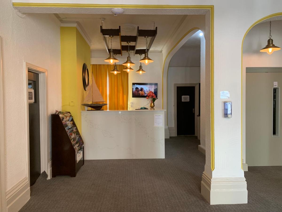 Pearl & Pebbles Eastbourne Hotell Exteriör bild
