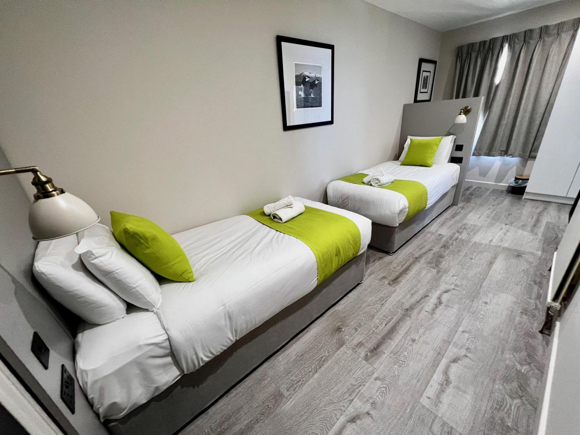 Pearl & Pebbles Eastbourne Hotell Exteriör bild
